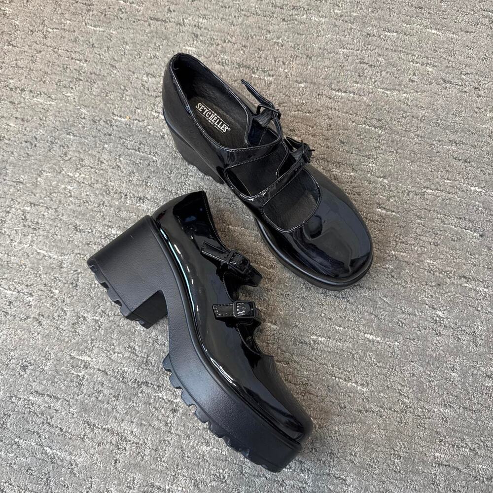 y2k style black shiny platform Mary Jane’s with the cutest buckle detail